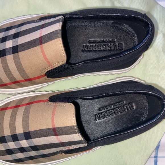 BURBERRY KIDS SIGNATURE CHECK PRINT PLIMSOLLS - Picture 3 of 4